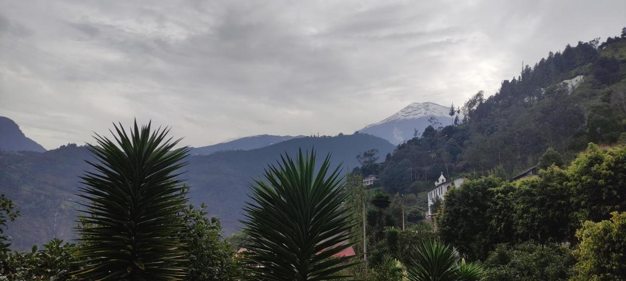 "Casa Verde" En Banos De Agua Santa Con Vista Al Volcan Tungurahua Exterior photo